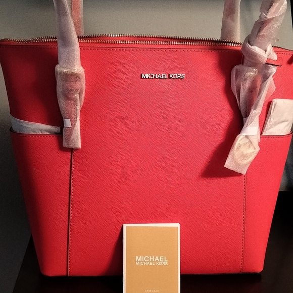 Michael Kors Jet set Deep Pink Tote - Picture 7 of 10